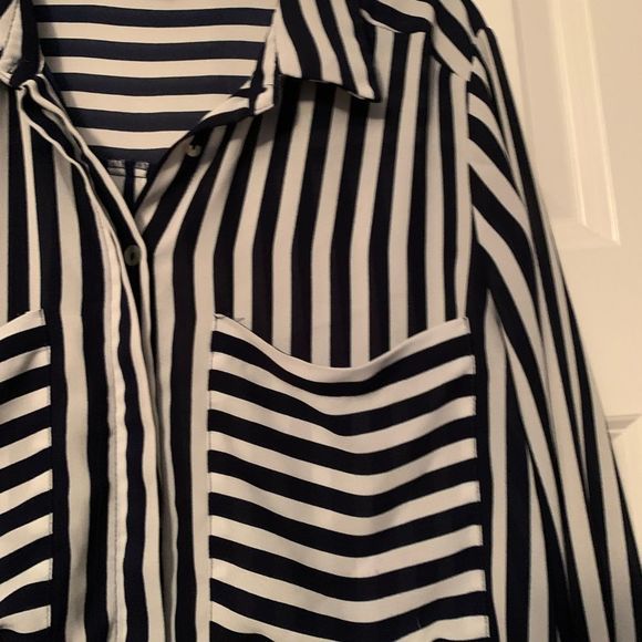 Sans Souci Woman’s Black White Stripe Blouse size Small - Picture 3 of 7